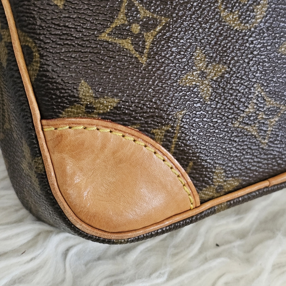 Authentuc Louis Vuitton Danube PM Monogram Crossbody Bag - Picture 13 of 16